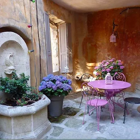 Villa Maison D'artiste A *